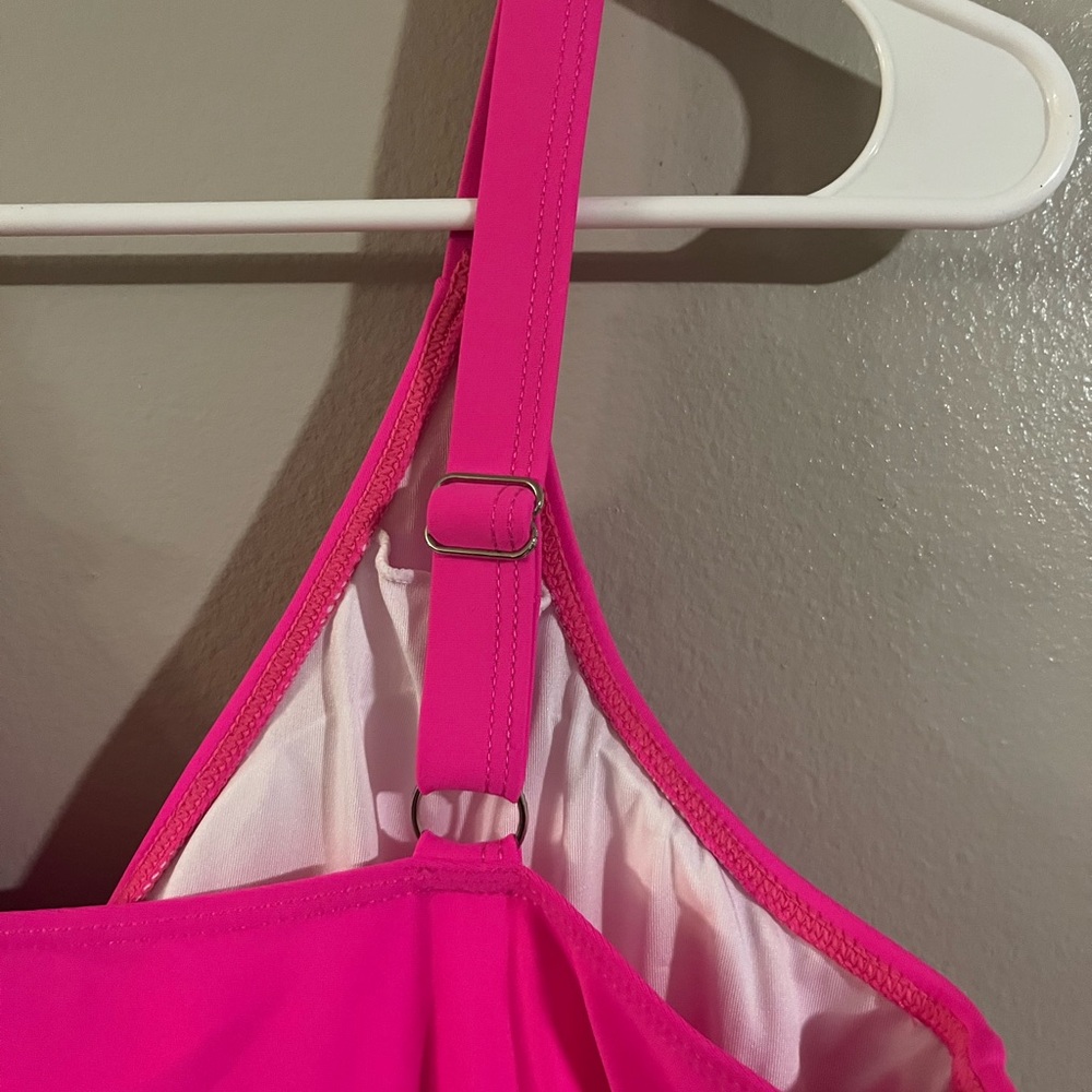 Vibrant Pink Sleeveless‎ shaping swimsuit - Picture 5 of 6
